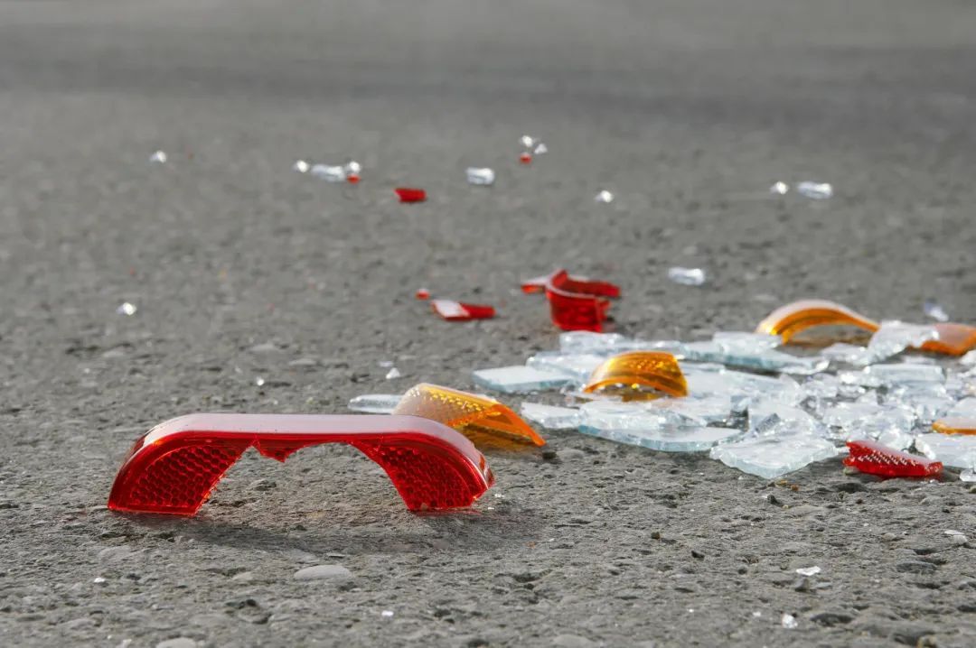 员工提前7分钟下班遇车祸身亡，算工伤吗？这个事实认定很关键