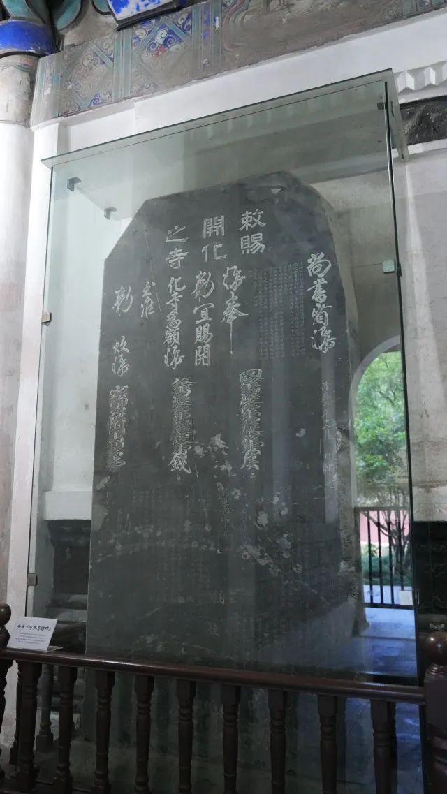 已实施限流！西湖边著名景区突然爆火，天天围满人！大家统一动作，紧急提醒......