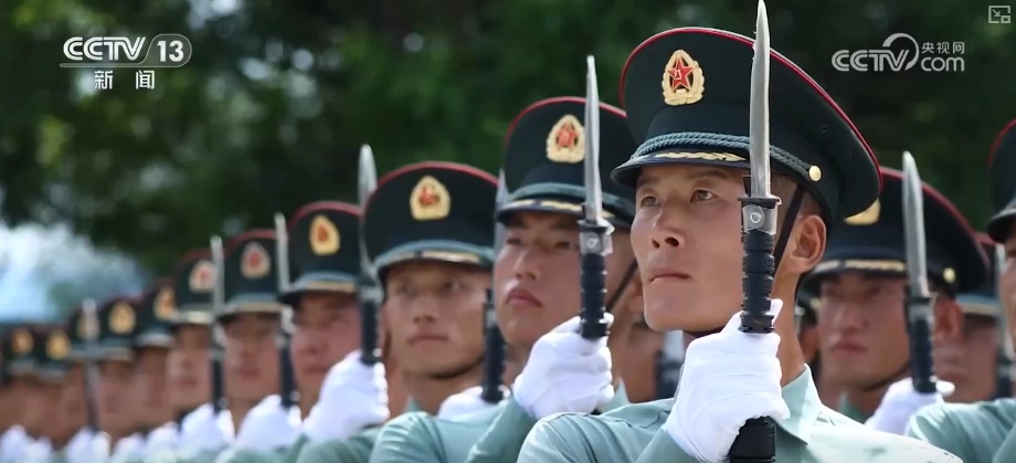 用铿锵有力步伐踏出人民军队时代强音！九三阅兵看中国排面