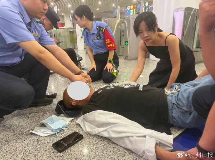 扔掉戒指留下儿女，300秒极限救人！