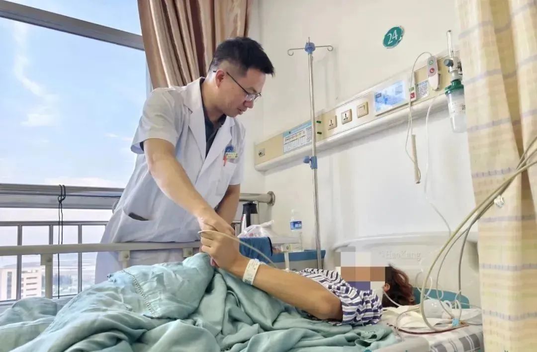 突然瘫痪！19岁小伙病房痛哭！医生: 这个常见动作害了太多人！赶紧自查