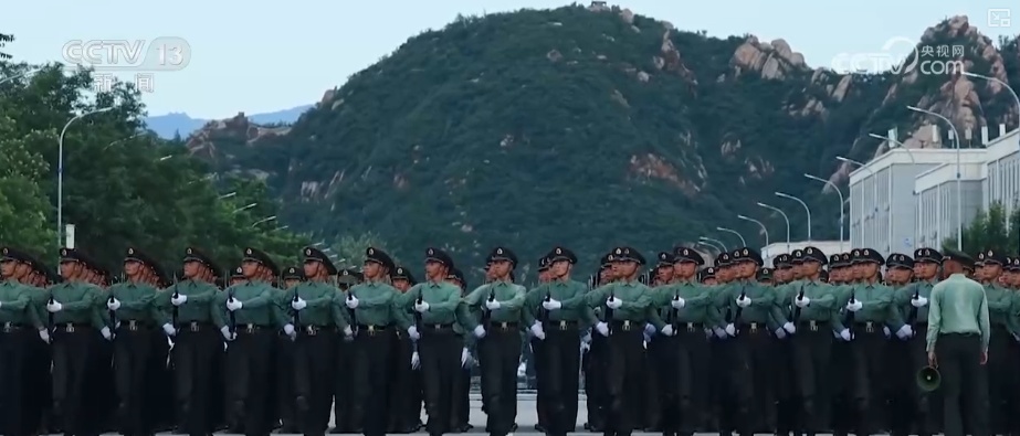 用铿锵有力步伐踏出人民军队时代强音！九三阅兵看中国排面