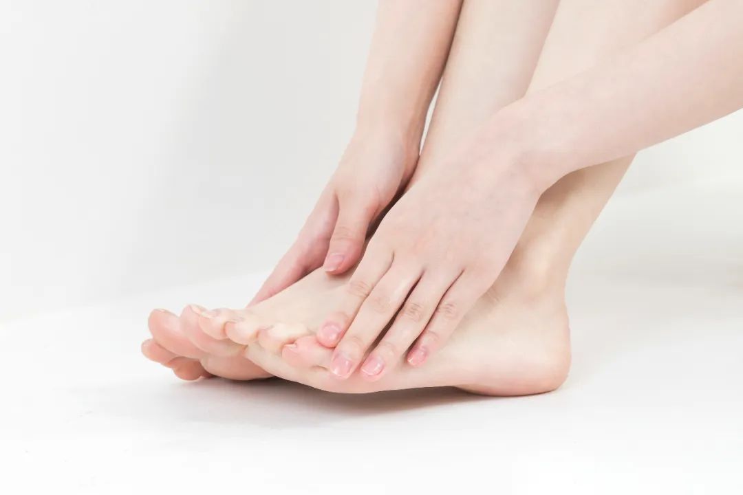 足部保养很重要，9个症状别忽略，快来对照一下你有没有~