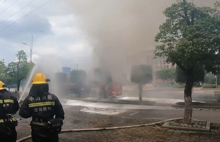 车辆也容易“上火”，司机朋友们一定提前防范