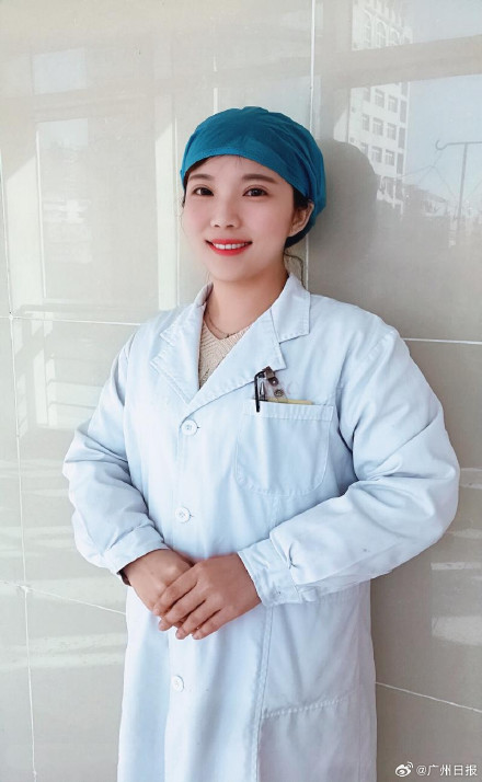 独自带2娃出门旅游，休假护士咬掉穿戴甲300秒极限救人