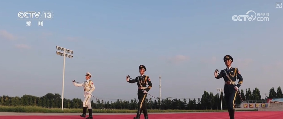 用铿锵有力步伐踏出人民军队时代强音！九三阅兵看中国排面