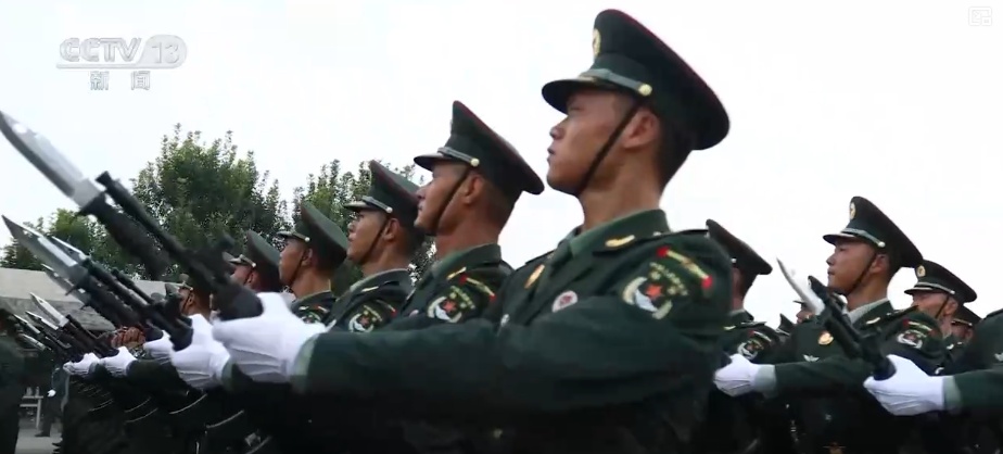 用铿锵有力步伐踏出人民军队时代强音！九三阅兵看中国排面