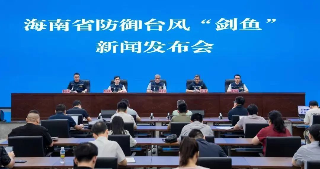 台风“剑鱼”将正面袭击海南岛南部地区，多市县或受严重影响！已紧急转移超2万人