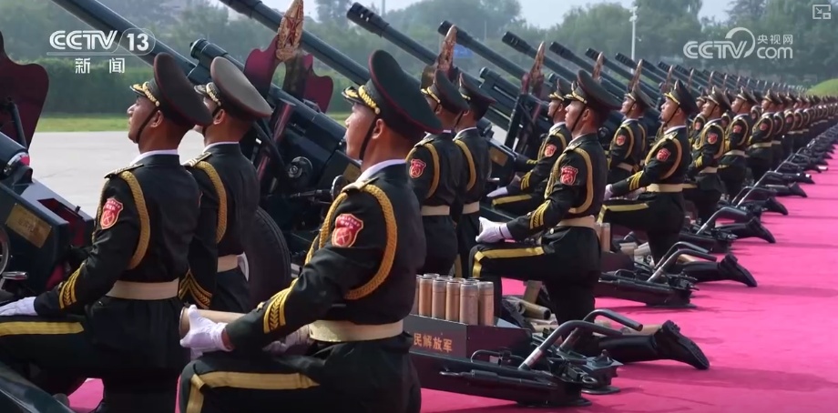 用铿锵有力步伐踏出人民军队时代强音！九三阅兵看中国排面