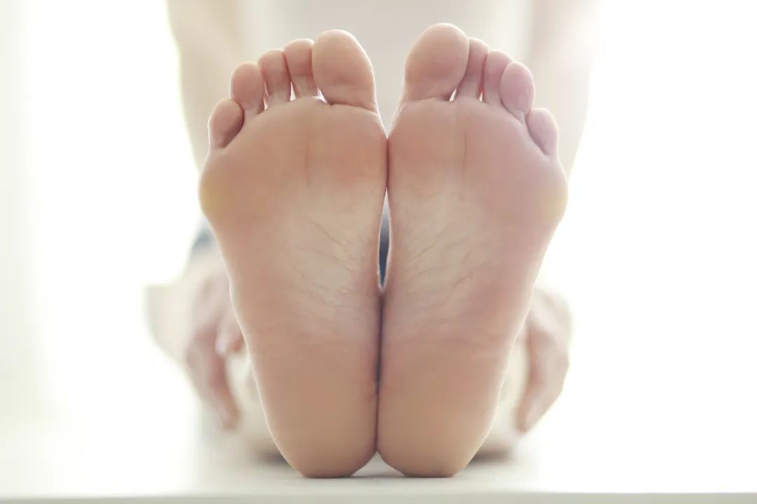 足部保养很重要，9个症状别忽略，快来对照一下你有没有~