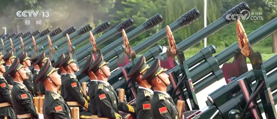 用铿锵有力步伐踏出人民军队时代强音！九三阅兵看中国排面