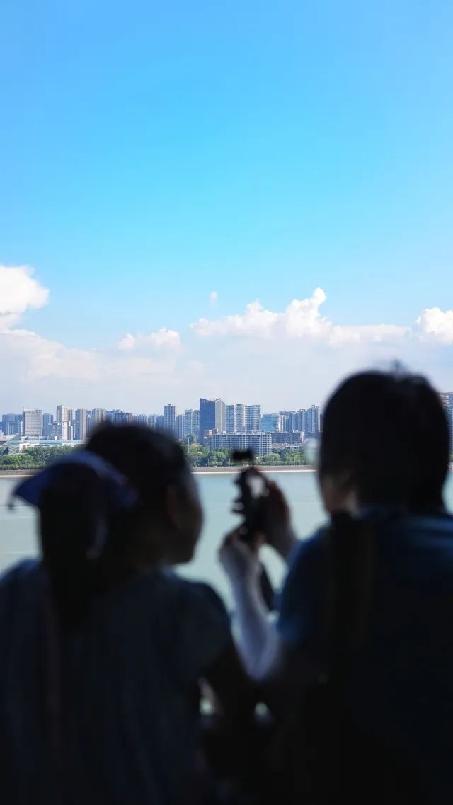 已实施限流！西湖边著名景区突然爆火，天天围满人！大家统一动作，紧急提醒......