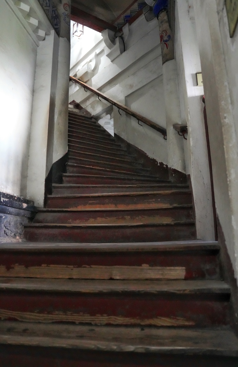 已实施限流！西湖边著名景区突然爆火，天天围满人！大家统一动作，紧急提醒......