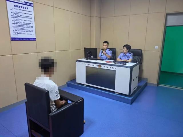 “哥俩”交替驾驶同一摩托车“炸街”被处罚！
