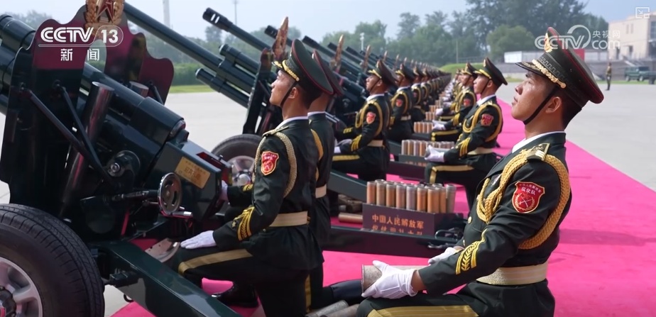 用铿锵有力步伐踏出人民军队时代强音！九三阅兵看中国排面