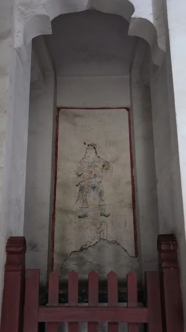 已实施限流！西湖边著名景区突然爆火，天天围满人！大家统一动作，紧急提醒......