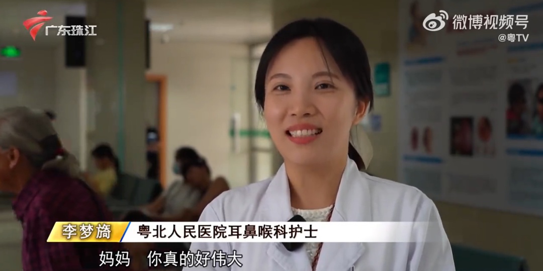 高铁站有旅客瘫倒在地，广东女护士咬掉穿戴甲，300秒极限救人