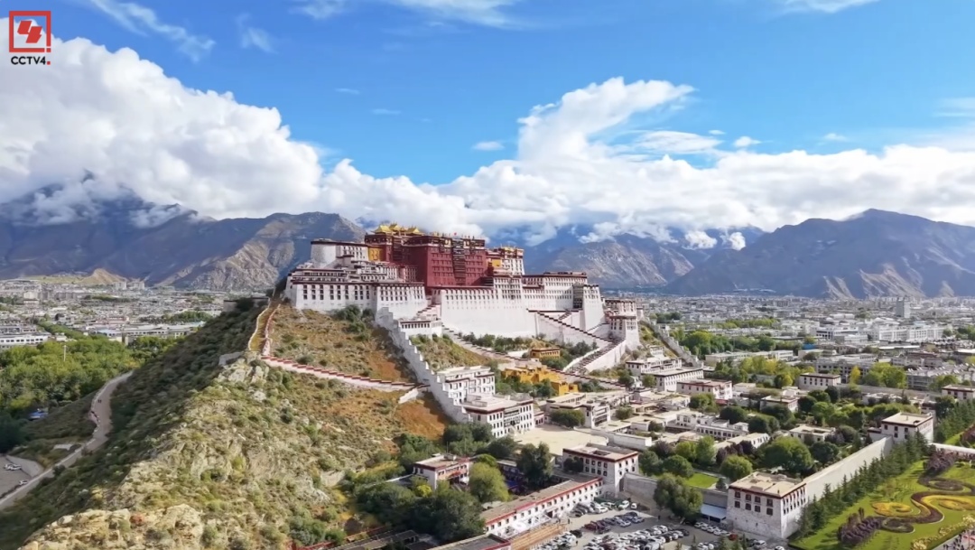 布达拉宫贝叶经修复：巧手匠心守护千年珍宝