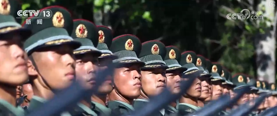 用铿锵有力步伐踏出人民军队时代强音！九三阅兵看中国排面