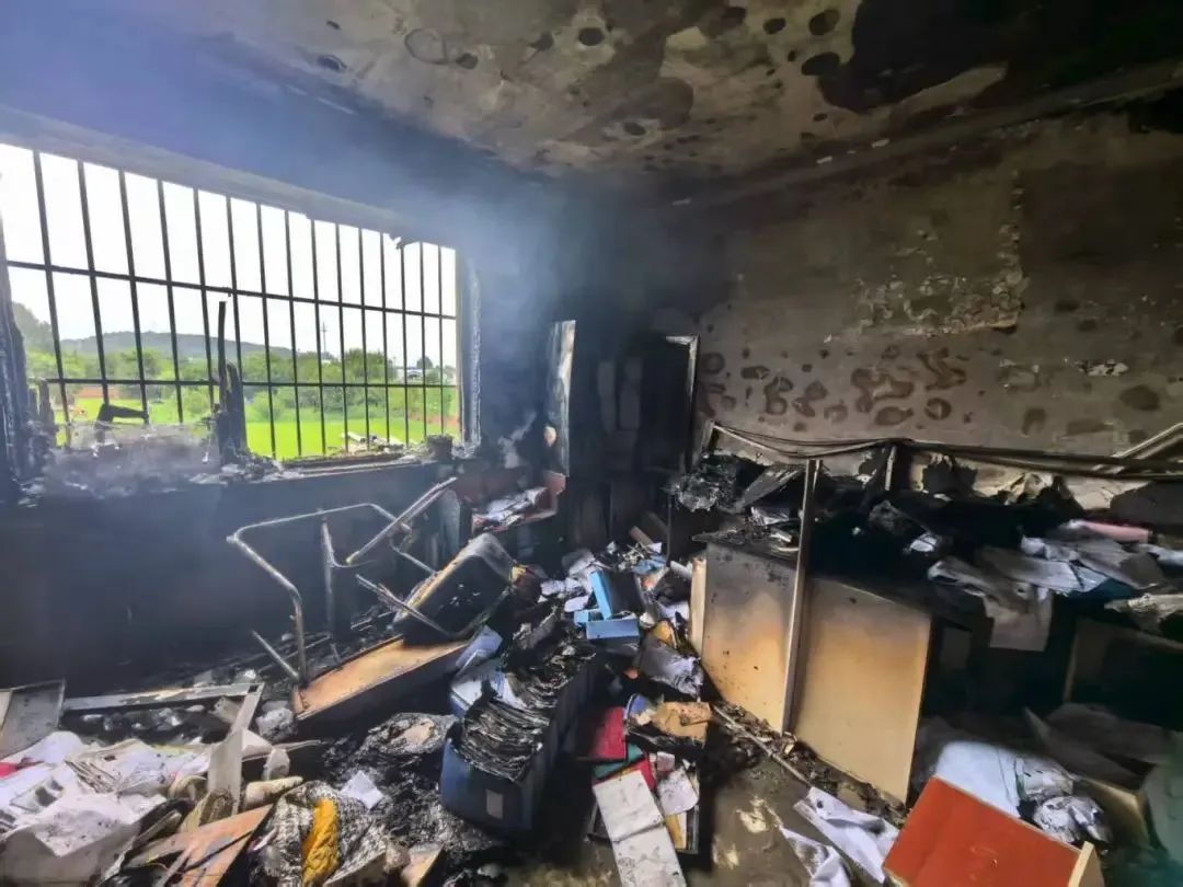 工位烧没了！一条线路让办公室“火”了