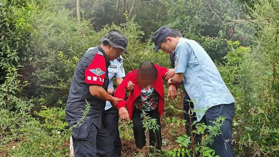 患阿尔茨海默症老人误入山沟，失联17小时！多方合力紧急搜救