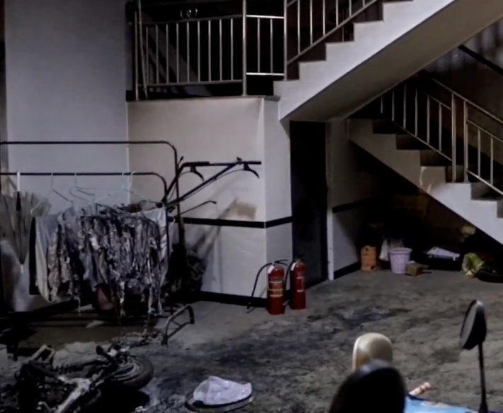 5层出租房内电动自行车发生爆燃！关键时刻他们救了一栋楼