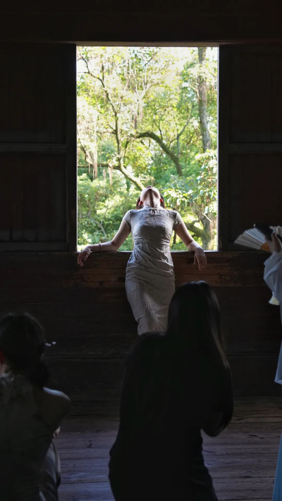 已实施限流！西湖边著名景区突然爆火，天天围满人！大家统一动作，紧急提醒......