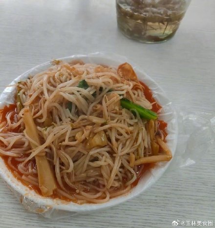 广西不止有柳州螺蛳粉，还有梧州岑溪湿炒螺蛳粉