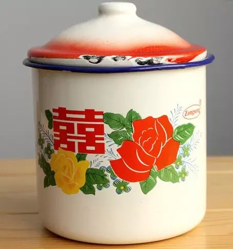 “奶奶铺的床单，躺下就迷糊了……”网友：审美在哪里？氛围在哪里？链接在哪里？