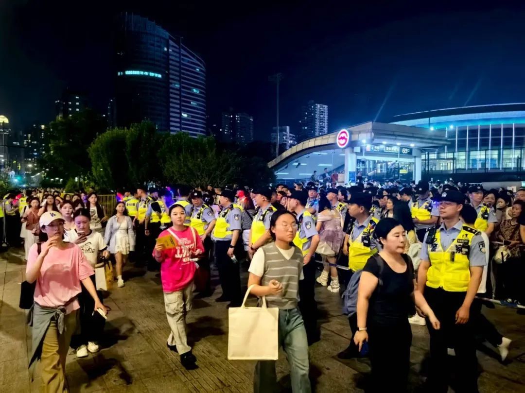 破解超人气演唱会保障难题 体现城市管理温度和水平