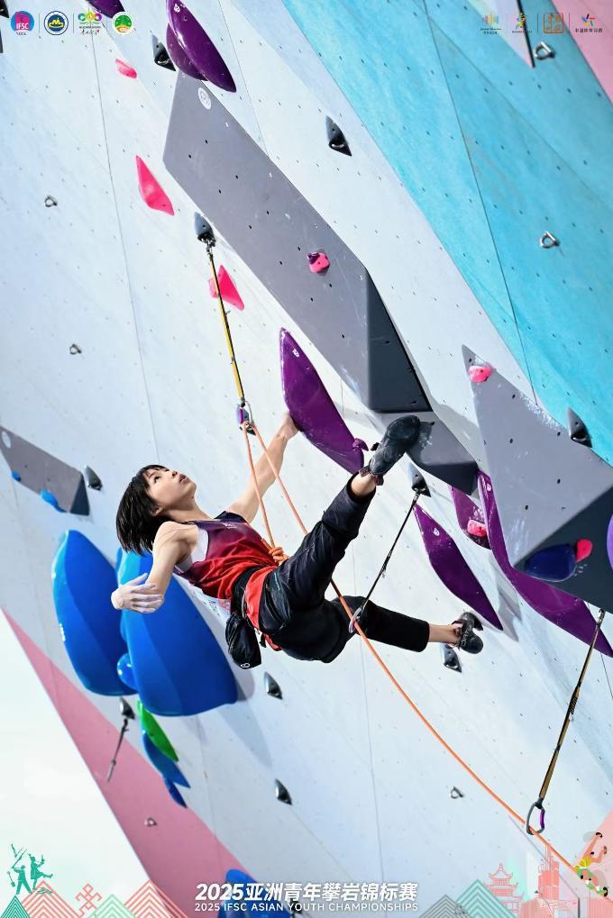 攀岩亚青赛收官 陈宣臻女子U19难度赛摘金
