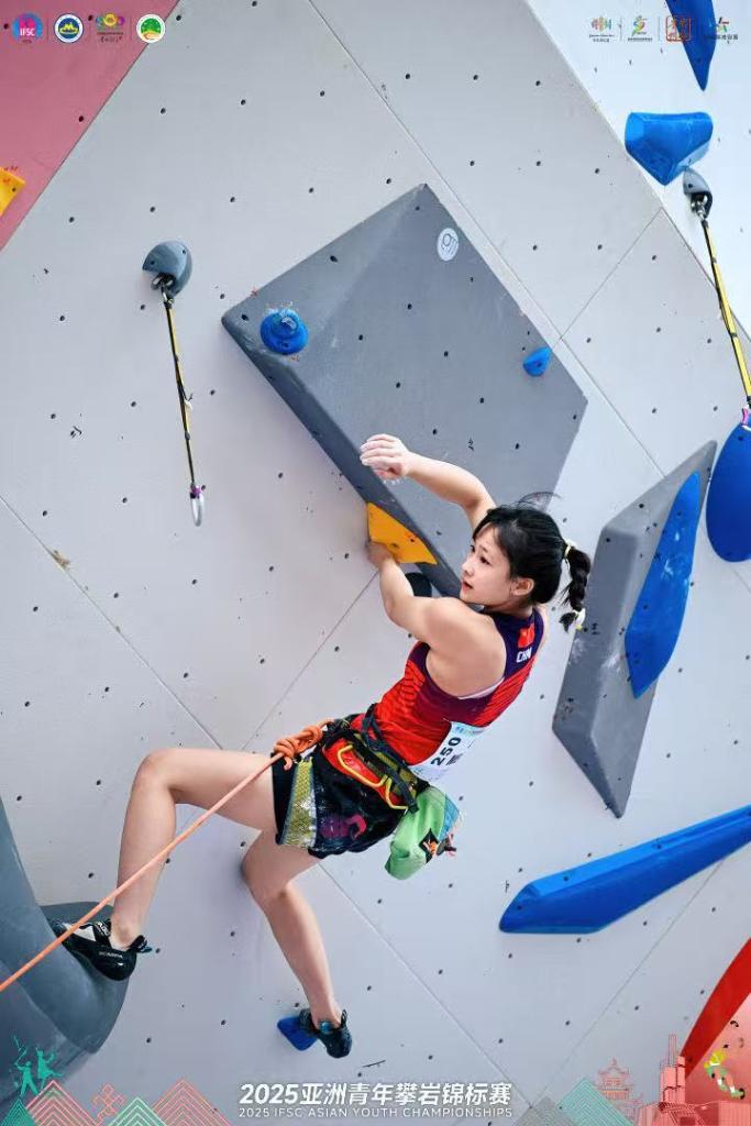 攀岩亚青赛收官 陈宣臻女子U19难度赛摘金