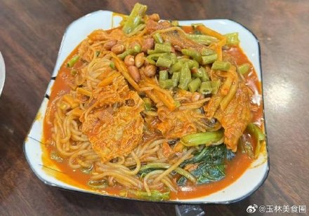 广西不止有柳州螺蛳粉，还有梧州岑溪湿炒螺蛳粉