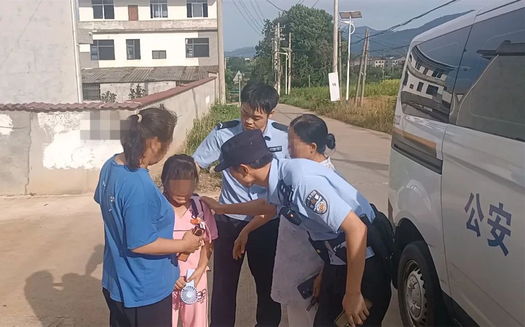 小朋友装着“委屈”离家出走，民警暖心解围：别吓孩子，她需要的是理解
