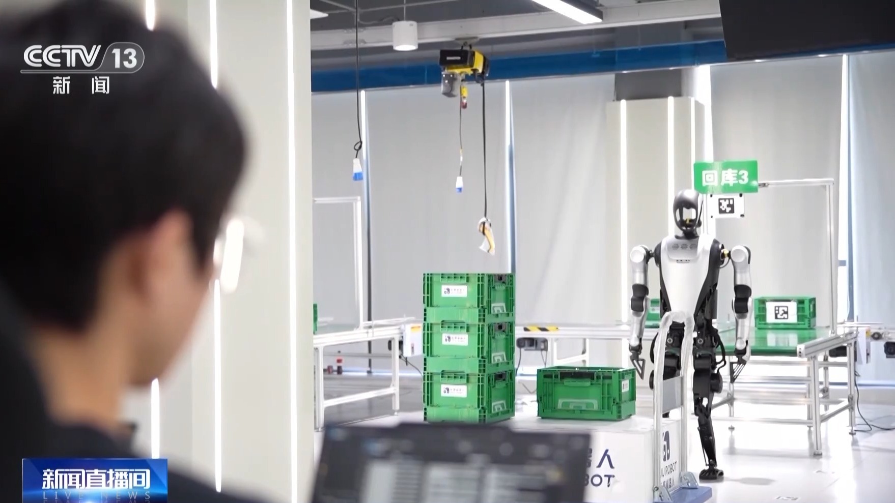 机器人如何自主料箱搬运？带你探访人形机器人仿真训练场