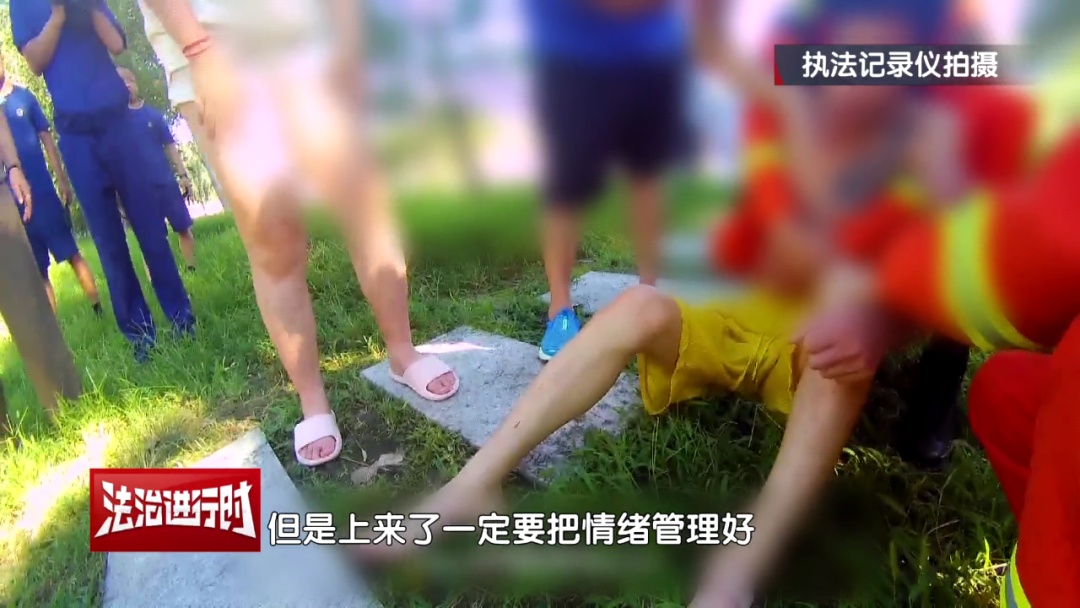 惊险！北京民警全力营救轻生男子