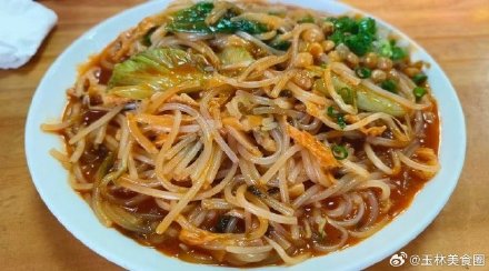 广西不止有柳州螺蛳粉，还有梧州岑溪湿炒螺蛳粉