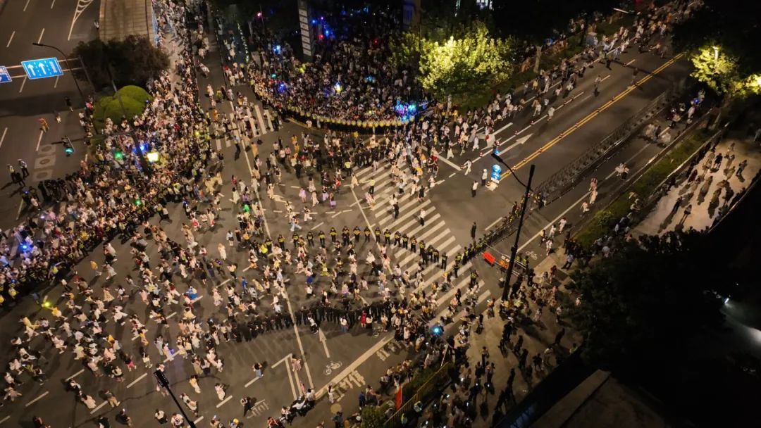 破解超人气演唱会保障难题 体现城市管理温度和水平
