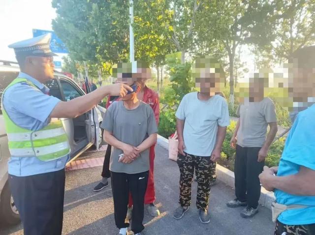 多坐一人真“没事”？东营交警曝光：7座面包塞8人，罚款100！后果更心惊！