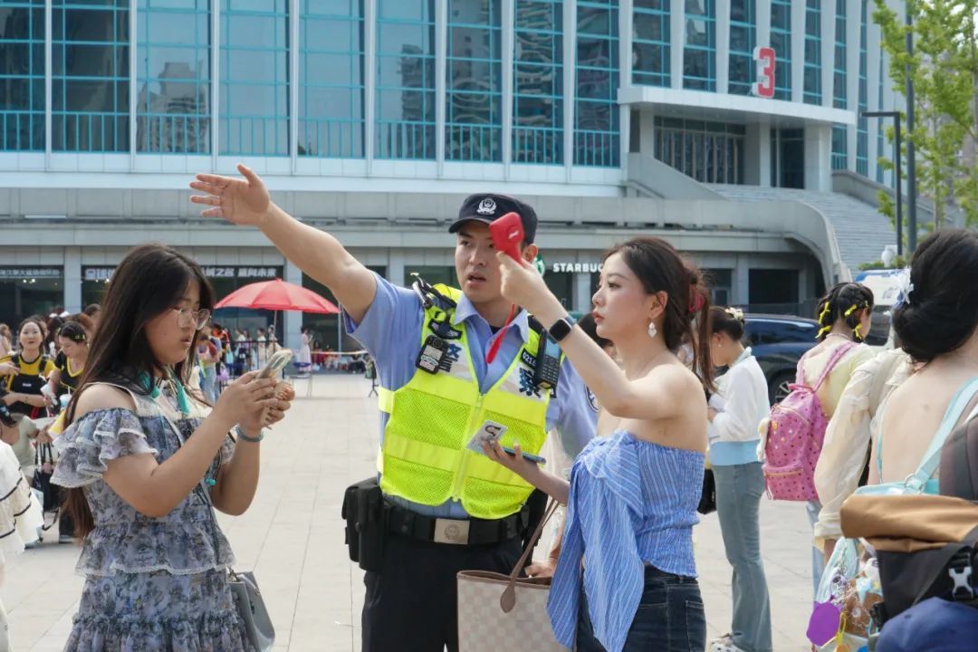 破解超人气演唱会保障难题 体现城市管理温度和水平