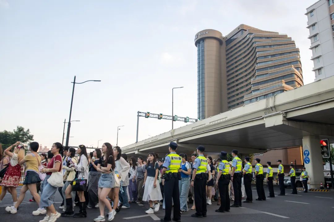 破解超人气演唱会保障难题 体现城市管理温度和水平