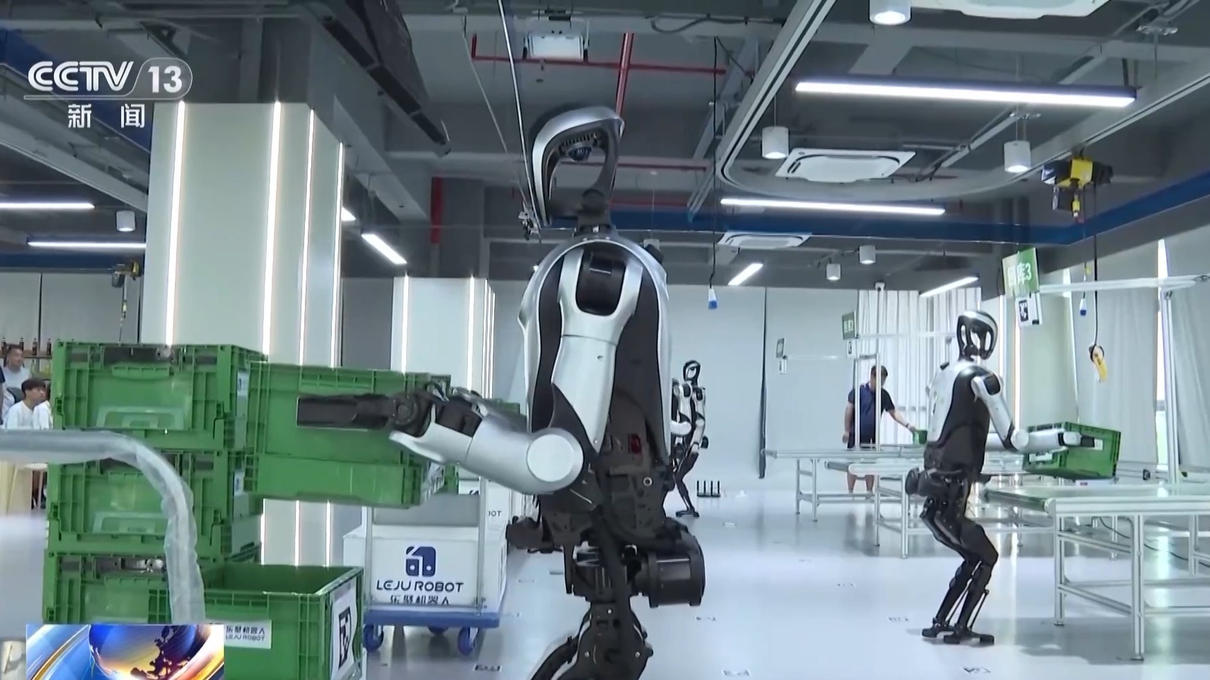 机器人如何自主料箱搬运？带你探访人形机器人仿真训练场