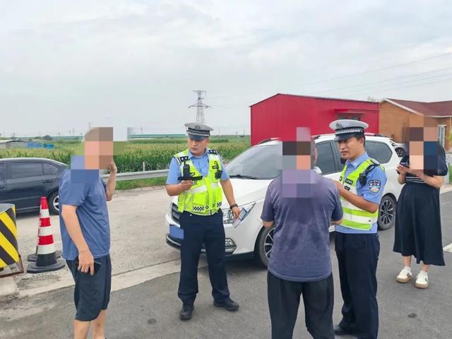 多坐一人真“没事”？东营交警曝光：7座面包塞8人，罚款100！后果更心惊！