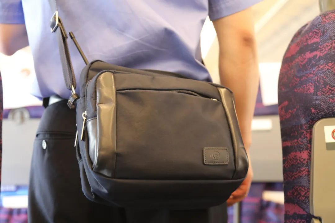 车厢里为啥总有人拍照?网友:原因没想到 车厢里为啥总有人拍照?网友:原因没想到