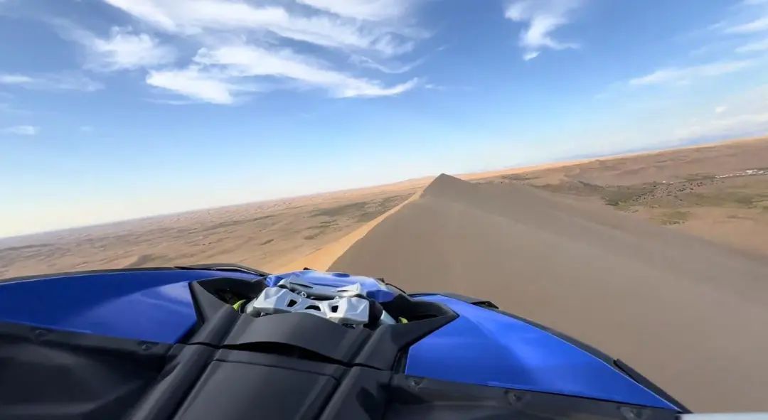 33岁网红沙漠翻车身亡，官方介入核查