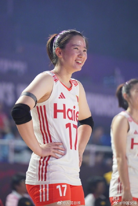 祝贺中国女排提前晋级16强
