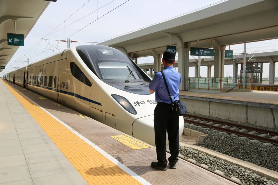 车厢里为啥总有人拍照?网友:原因没想到 车厢里为啥总有人拍照?网友:原因没想到