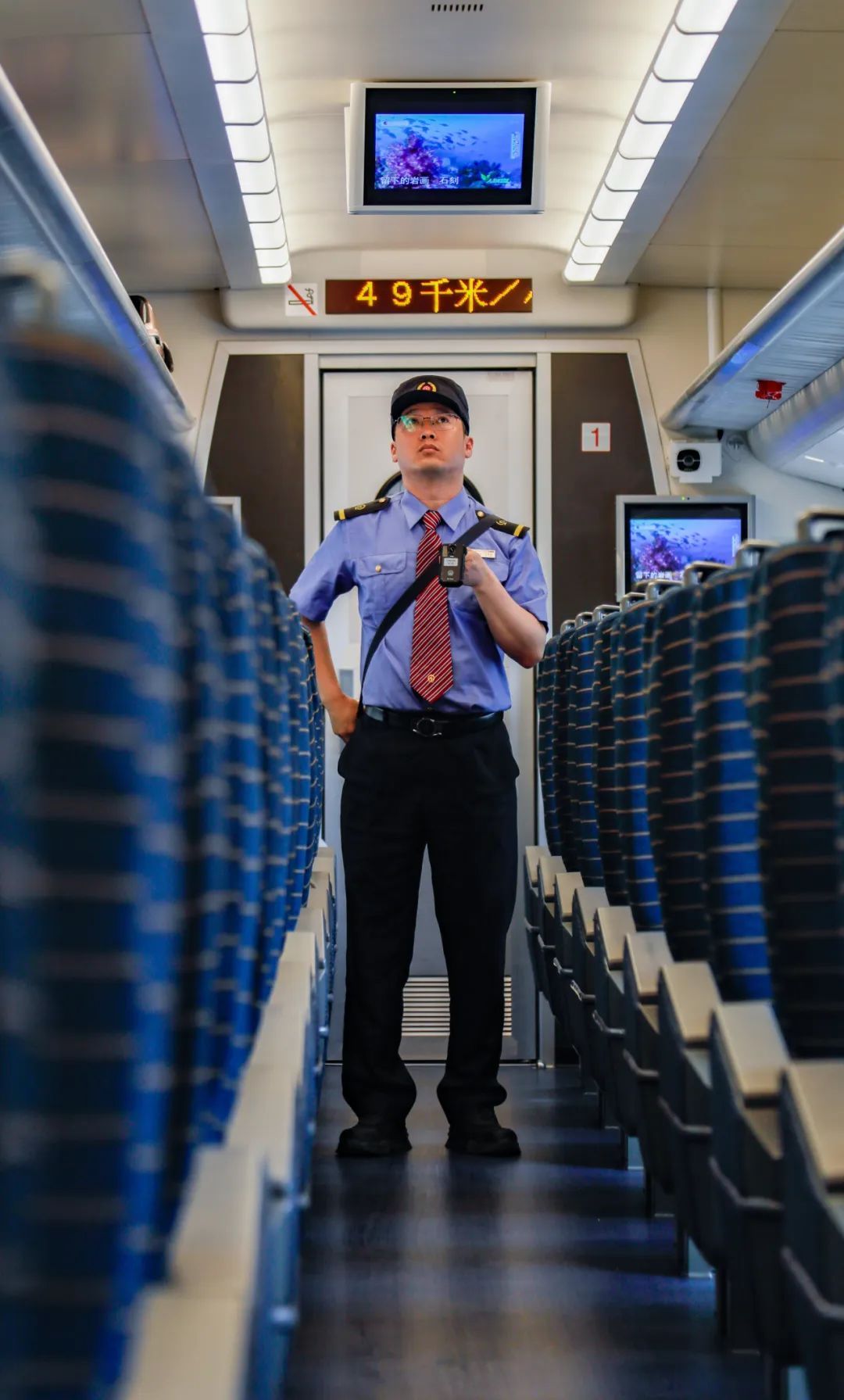 车厢里为啥总有人拍照?网友:原因没想到 车厢里为啥总有人拍照?网友:原因没想到