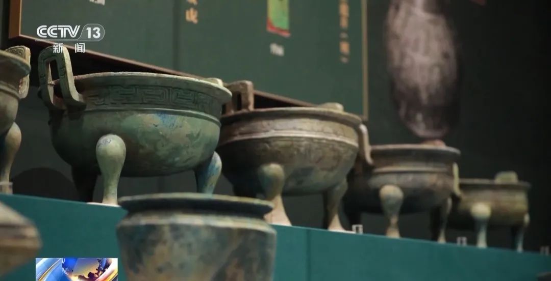 看小说学盗墓!男子挖走20件国宝……细节曝光→ 看小说学盗墓!男子挖走20件国宝……细节曝光→