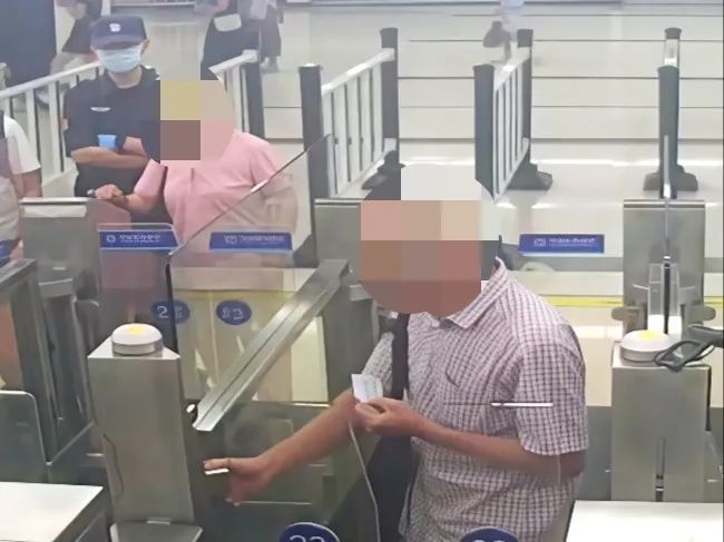 “能不能不要把这个事情告诉‘翠花’？”